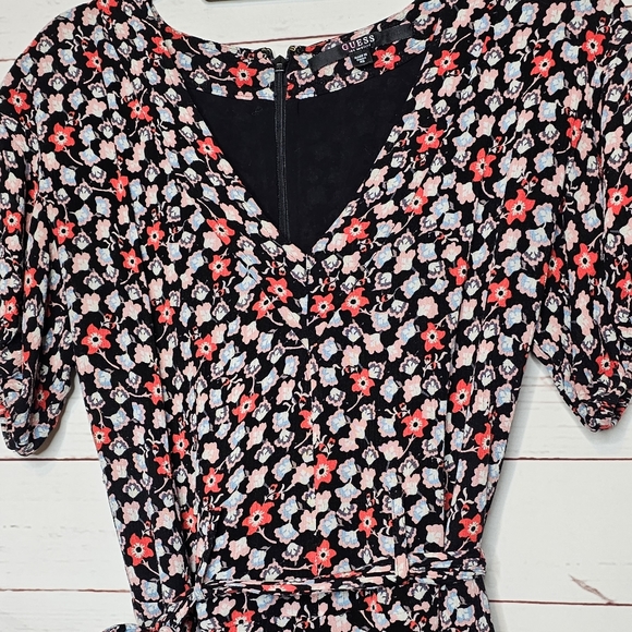 Guess Floral V-Neck Tie Waist Romper - Picture 3 of 11